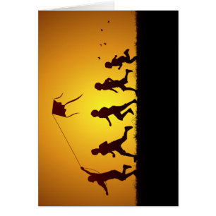 Cartão Miúdos que voam um papagaio