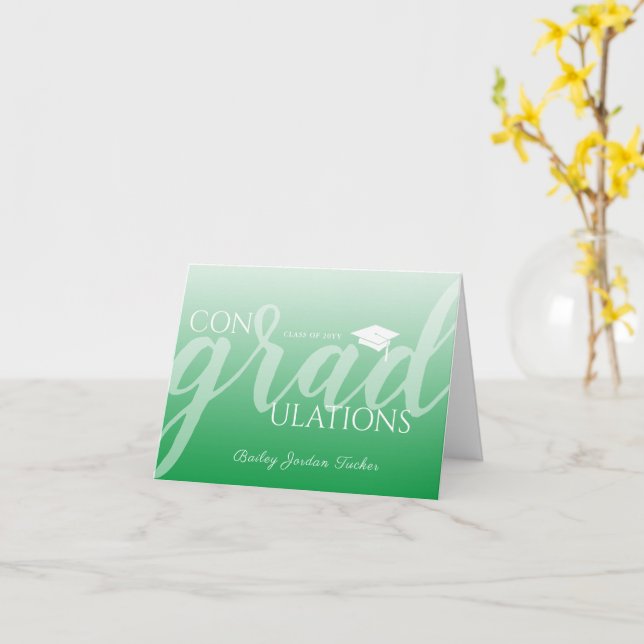 Cartão Modern Script Green Graduation Congratulations (Flor Amarela)