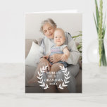 Cartão Modern World's Best Grandma/Nana/Other Photo Card<br><div class="desc">Modern Mother's Day or birthday greeting card for grandmothers, featuring a custom photo and a wreath with the text, 'World's Best (Grandma/Nana/Nan/Granny/Grammie/Other)' and the year. The inside is blank so you can hand write your message. If you need any help customizing this, please message me using the button below and...</div>