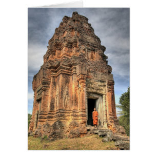 Cartão Monge budista em pé na porta do templo