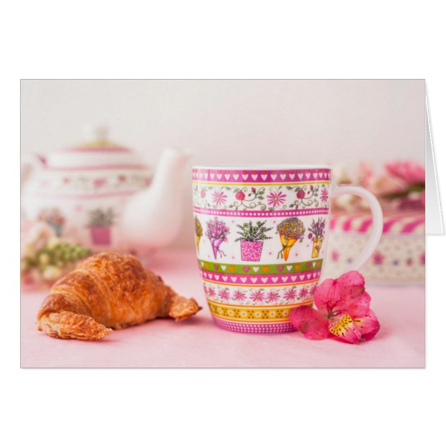 Cartão Mug Com Chá, Croissant E Flor (Frente Horizontal)