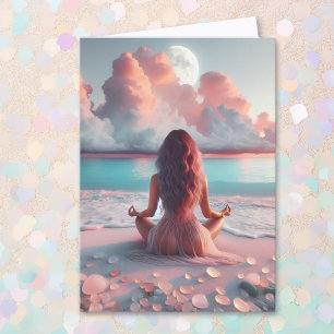 Cartão Mulher Bonita Meditando na Praia