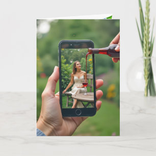 Cartão Mulher Celular Com Vinho Vazio