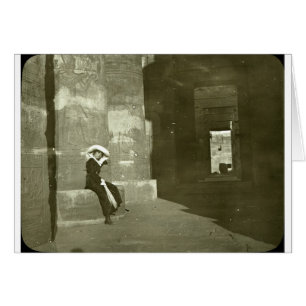 Cartão Mulher no templo de Kom Ombo, Egipto, 1900s