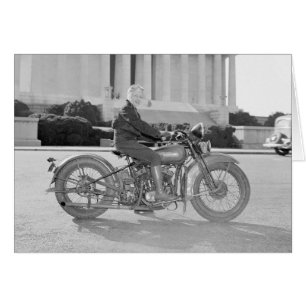 Cartão Mulher pilotando motocicleta, 1937