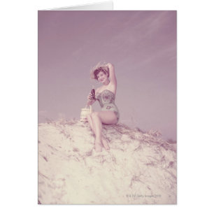 Cartão Mulher que relaxa na praia