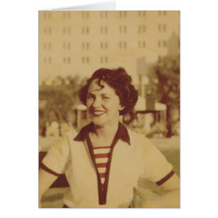 Cartão Mulher que senta-se fora