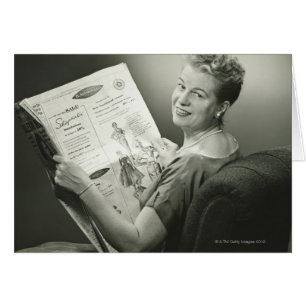 Cartão Mulher que senta-se na cadeira