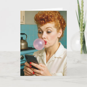 Cartão Mulher Retro de Aniversário Enviando Mensagens no 