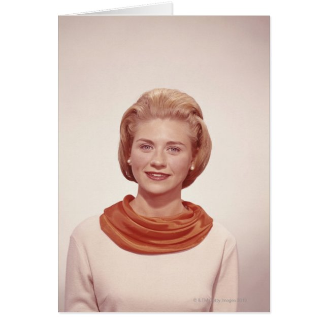 Cartão Mulher Vestindo Scarf (Frente)