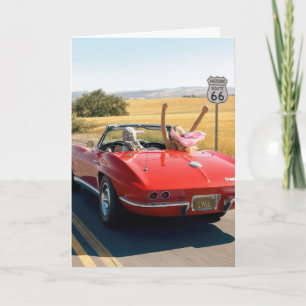 Cartão Mulheres aniversariantes em um Corvette Vermelho 1