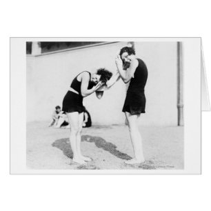 Cartão Mulheres secando o cabelo na praia