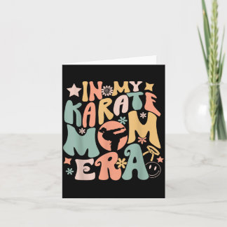 Cartão na Era da Mãe de Karatê Groovy Engraçado Esporte d