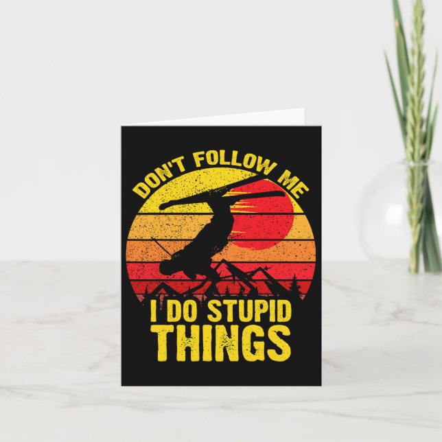 Cartão Não me siga Eu faço coisas estúpidas esquiar Snowb (Frente)