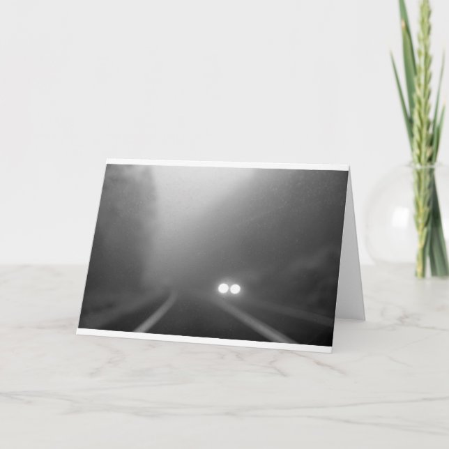 Cartão Noite chuvosa - luz aproximando-se (Frente)