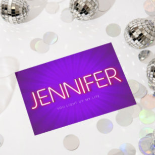 Cartão Nome Jennifer em luzes néon brilhantes