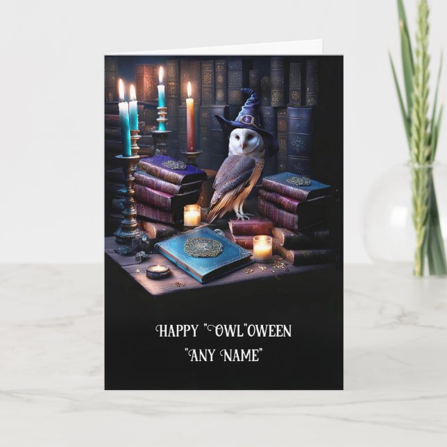 Cartão Nome personalizado do Halloween com coruja e magia (Frente)