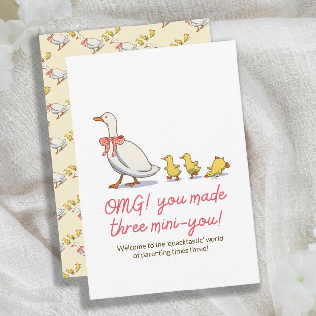 Cartão Nova placa de Parabéns de jogo Ducky Pun para a re (New Baby Playful Ducky Pun Congratulations Card)