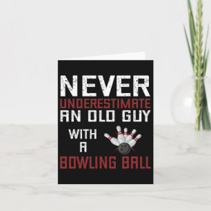 Cartão Nunca Subestime Um Velho Com Bola de boliche