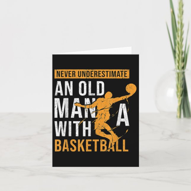 Cartão Nunca Subestime Um Velho Com Um Basquete (Frente)