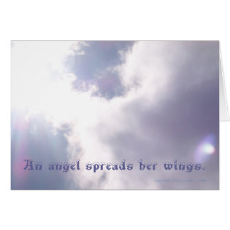 Cartão nuvem real Um anjo espalha suas asas.
