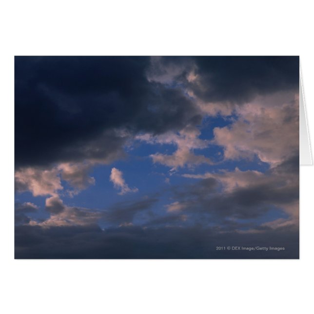 Cartão Nuvens de tempestade contra o céu azul (Frente Horizontal)