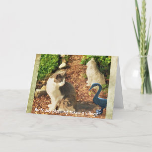 Cartão O Aniversário Planeamento leva uma vila, gatos e a