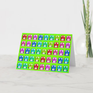 Cartão o castor engraçado mantém um desenho animado de me