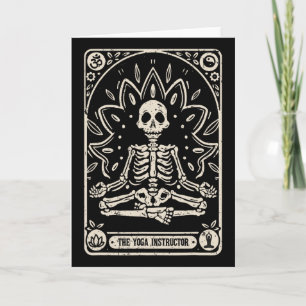 Cartão O Halloween da Carta de Tarot do Instrutor de Yoga