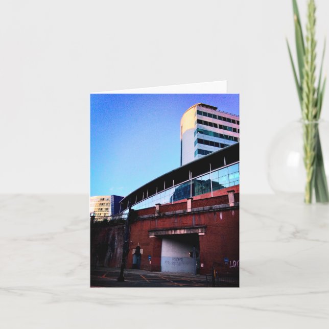 Cartão O lado da estação de trem (Frente)