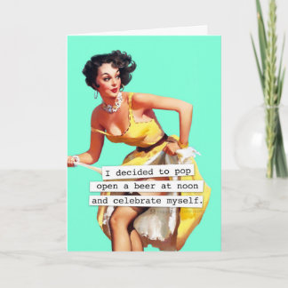 Cartão O pop abre uma garrafa do aniversário da cerveja