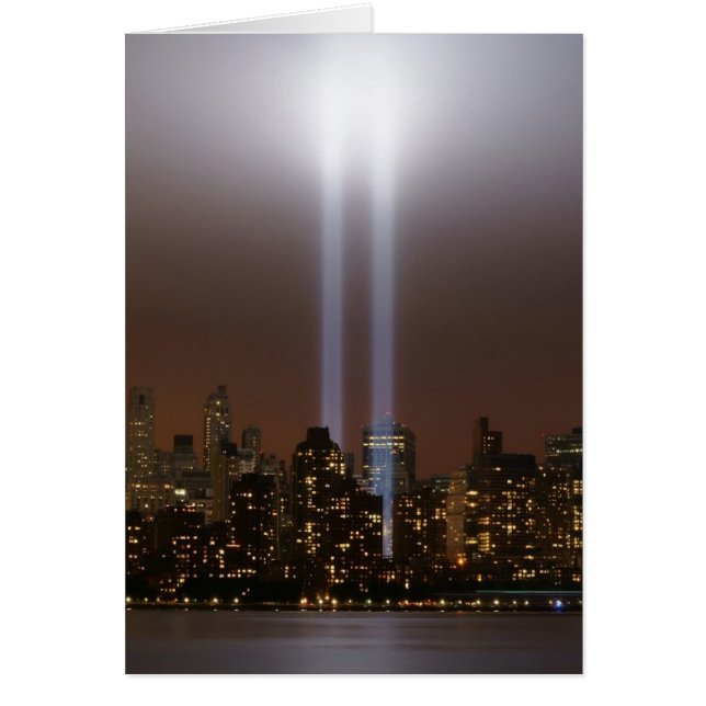 Cartão O World Trade Center homenageia à luz em Nova Iorq (Frente)