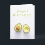 Cartão Ótimo Aniversário Avo | Abacate Piada Engraçada Mo<br><div class="desc">Cartão de aniversário simples e elegante com citação “Avo-ótimo Aniversário” com tipografia moderna em verde lima e uma foto de um abacate cortado ao meio em um fundo branco. O cartão engraçado tem um tema de piada!</div>