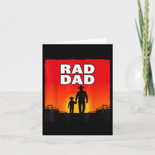 Cartão Pai radical pai e filho rodeio ocidental pôr do so