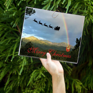 Cartão Paisagem Montanhosa Presente de Natal Santa Chuva 