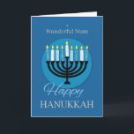 Cartão Para a mãe Hanukkah Menorah no Azul Negro<br><div class="desc">Este cartão permitiria saudar sua mãe mais querida e maravilhosa assim que Hanukkah chegar. Este cartão mostra a imagem de um Menorah na frente e compartilha uma mensagem sincera na dentro.</div>