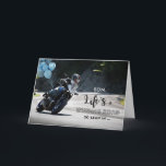 Cartão Para a motocicleta do Son Themed Aniversário na Cu<br><div class="desc">A vida é uma estrada boba tão inclinada em ... e abraça cada curva a um aniversário muito feliz. Cartão de aniversário de motocicleta para um filho com um motociclista em curva na estrada. Balões azuis são ligados à moto para uma imagem festiva. Arte, imagem e direitos de autor versos...</div>