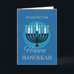 Cartão Para o Pai Hanukkah Menorah no Azul Negro<br><div class="desc">Você está procurando um cartão para saudar seu maravilhoso pai em Hanukkah? Bem,  este cartão pode ser o que você está procurando. Azul escuro com um Menorah no cobrir é perfeito para este feriado. Traga-lhe uma cópia disso agora!</div>