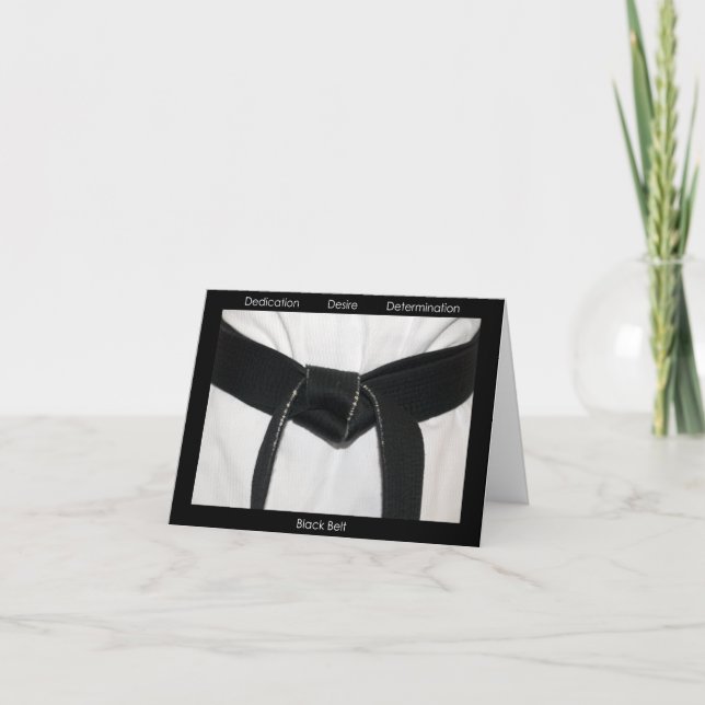 Cartão Parabéns do Cinturão Negro de Artes Marciais (Frente)