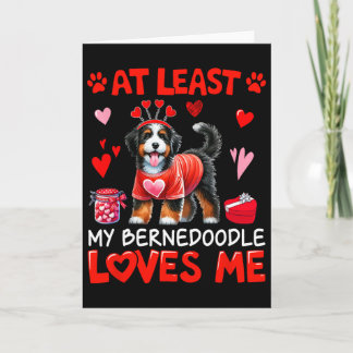 Cartão Pelo Menos Meu Bernedoodle Me Ama No Dia Dos Namor