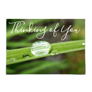 Cartão "Pensando em você" - Gotas de chuva na placa de gr