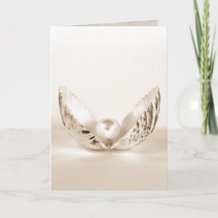 Cartão pérola única em concha