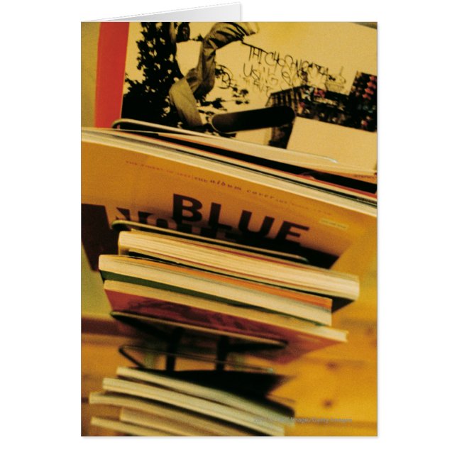 Cartão Pilha de livros e revistas (Frente)
