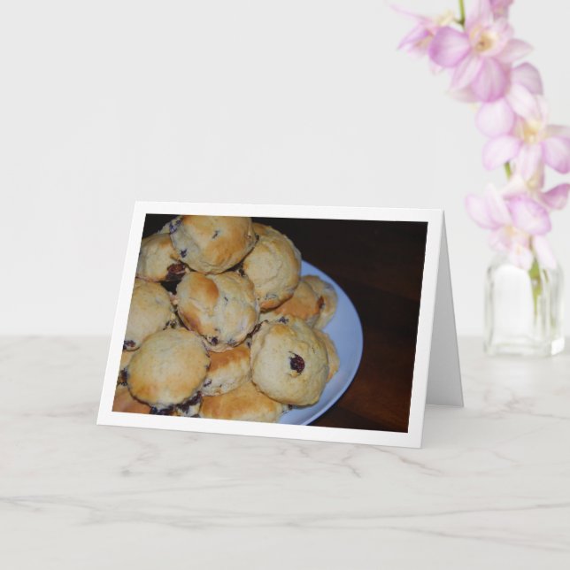 Cartão Pilha de Scones de Passas no Prato (Orquídea)
