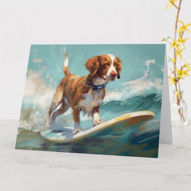 Cartão Pintura de surfe na praia de Brittany Spaniel (Flor Amarela)