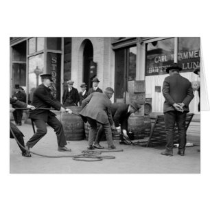 Cartão Polícia Apreendendo Bebidas Alcoólicas Contrabande