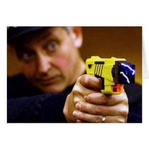 Cartão Policial Com Arma A Taser