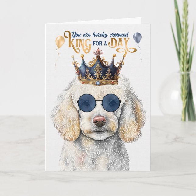 Cartão Poodle King para um dia de aniversário engraçado (Frente)