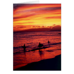 Cartão por do sol do surfista