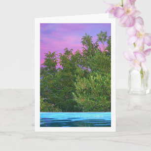 Cartão Pôr do Sol roxo através das árvores